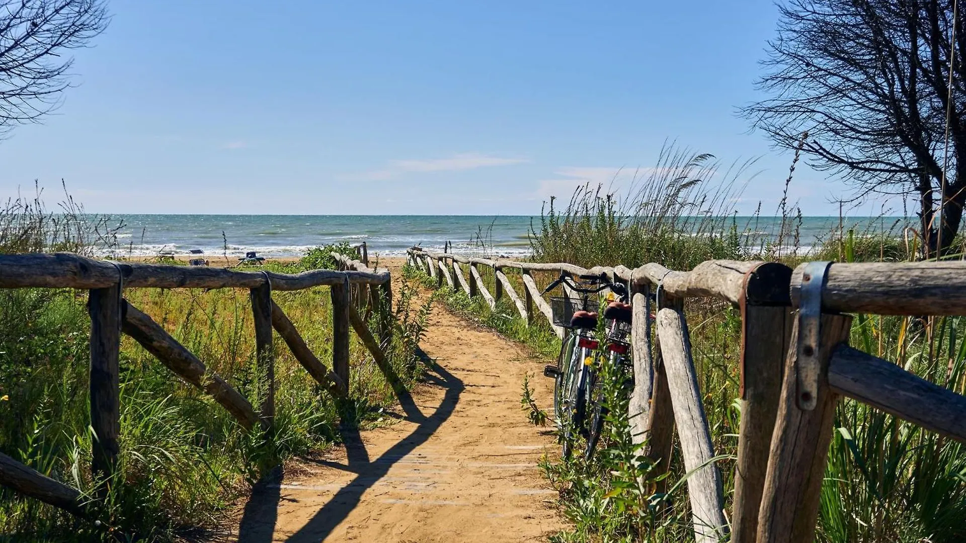 Flat A Stones Throw From The Centre Of Bibione Apartment