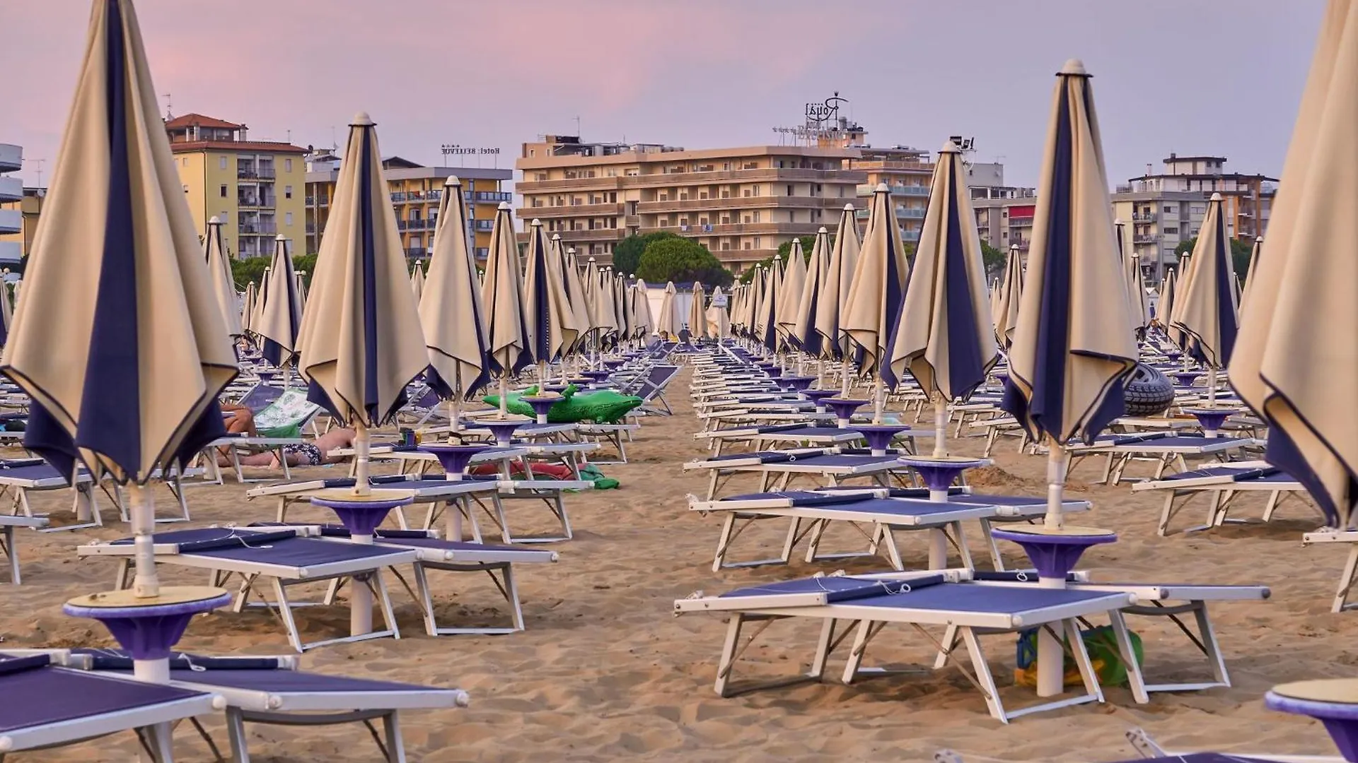 Flat A Stones Throw From The Centre Of Bibione Apartment