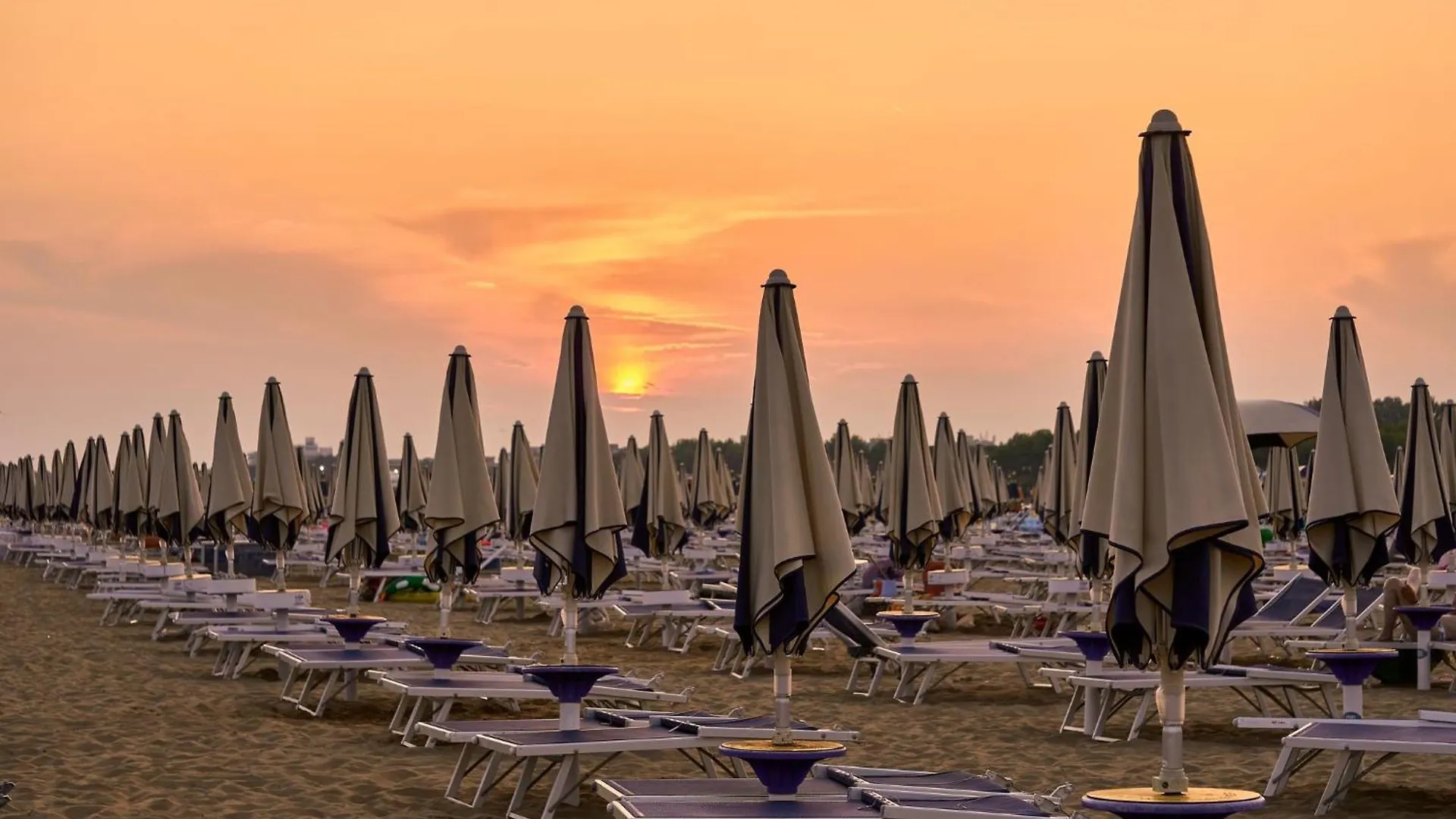 Flat A Stones Throw From The Centre Of Bibione Apartment