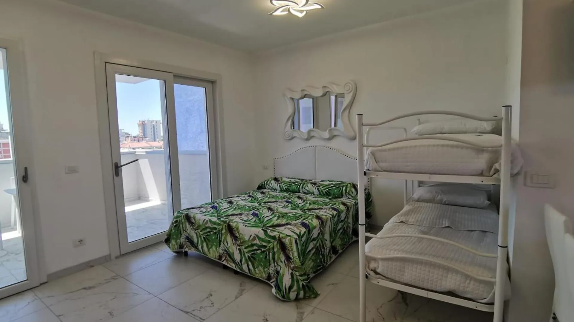Flat A Stones Throw From The Centre Of Bibione Apartment
