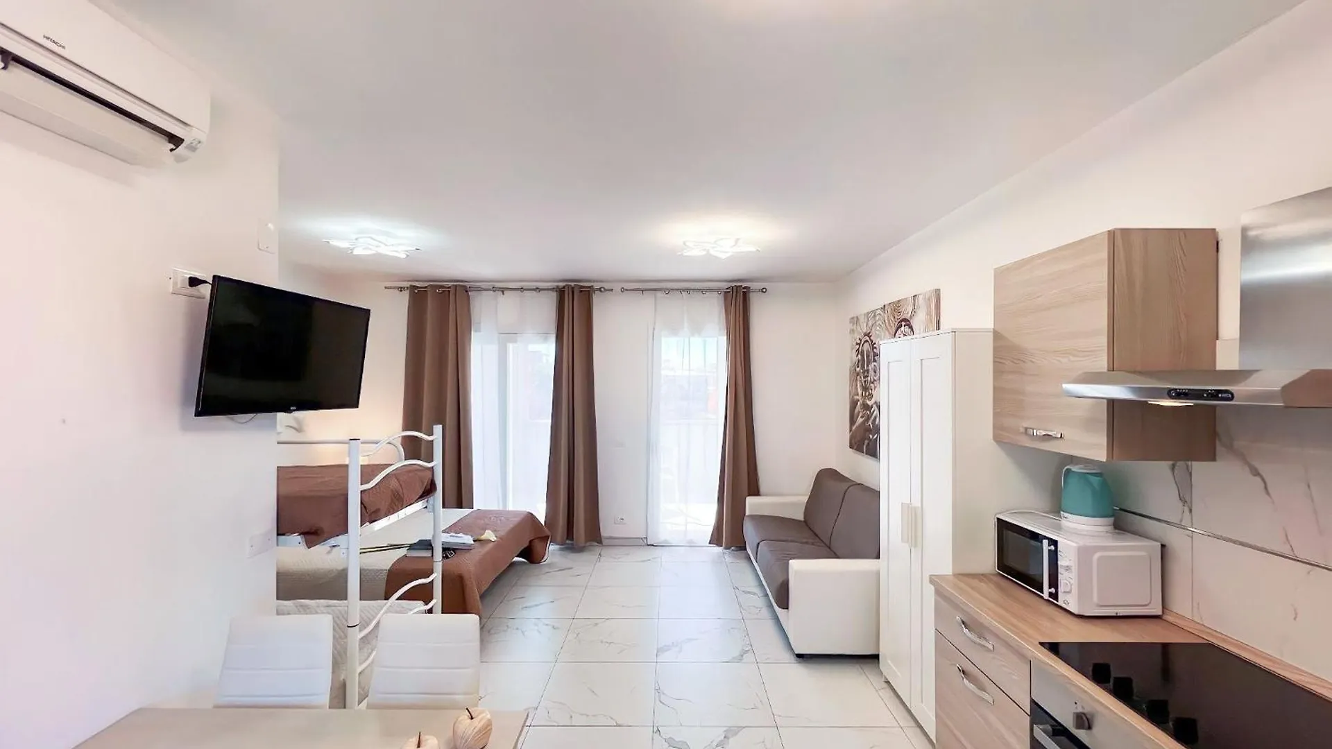 Flat A Stones Throw From The Centre Of Bibione Apartment