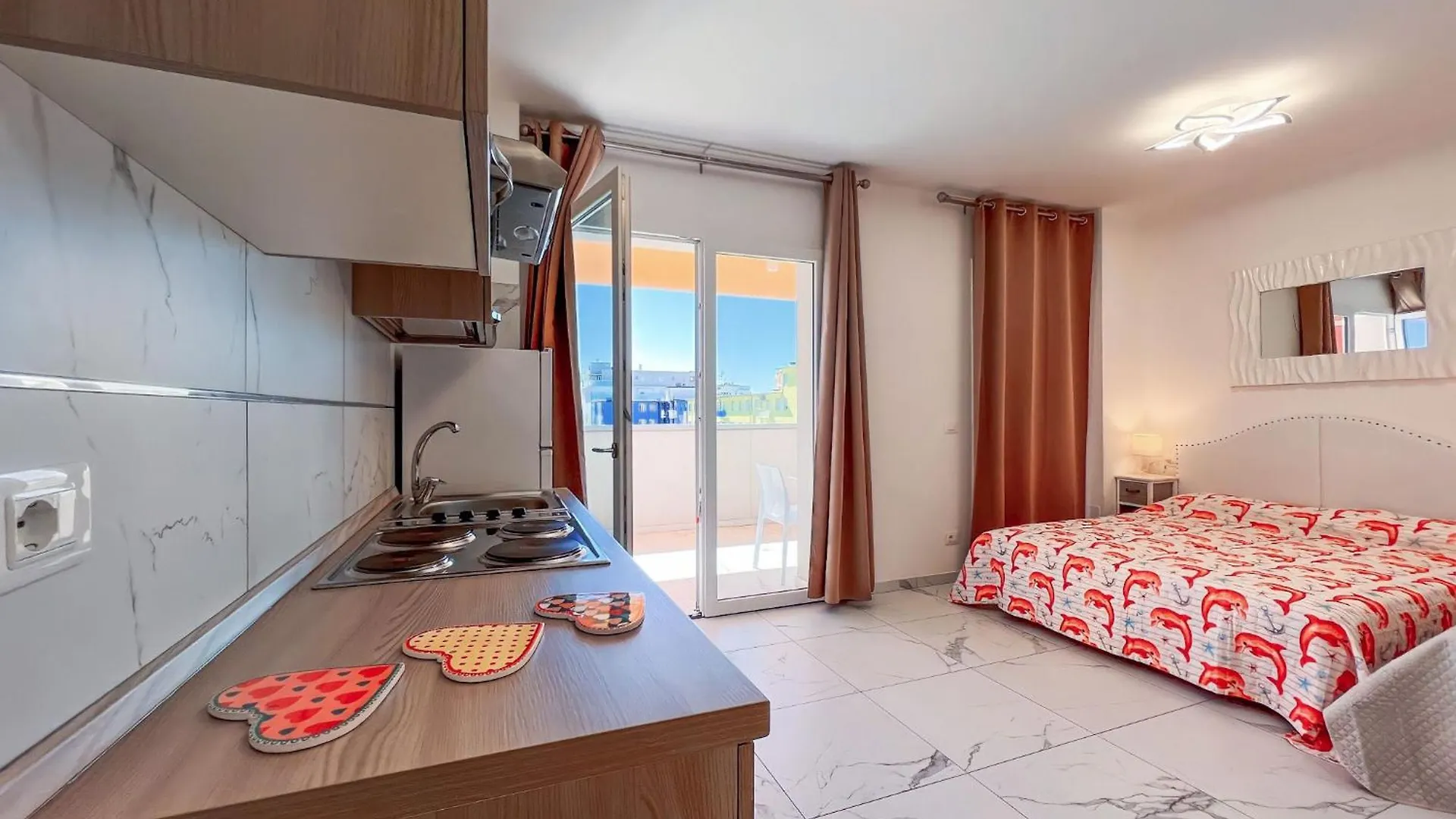 Flat A Stones Throw From The Centre Of Bibione Apartment
